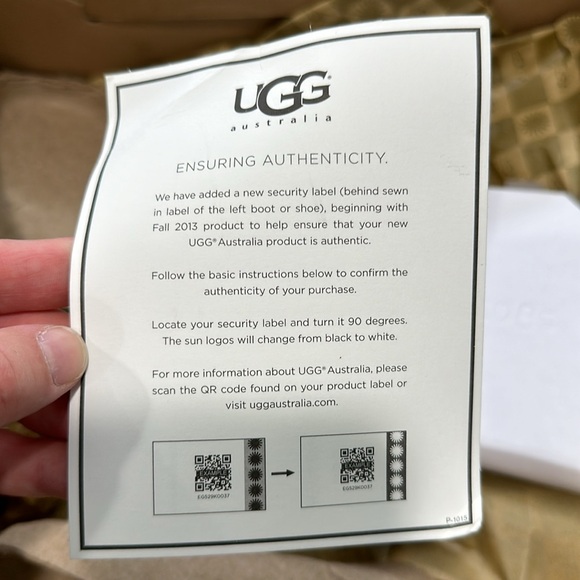 Ugg Dylyn short boot size 9 - Picture 13 of 14